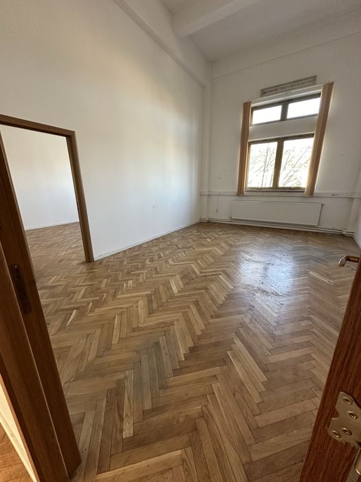 Inchiriez birouri ultracentral pentru sediu firma, cabinete, Moinesti