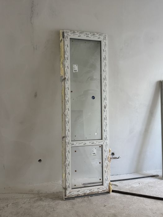 Пластиковая дверь и окно