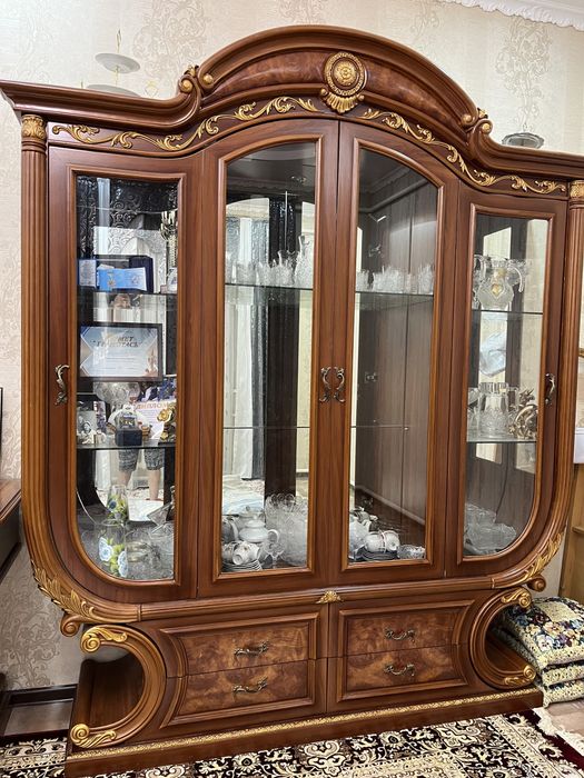 Продам Гостиный гарнитур сервант. Цена 200000тг