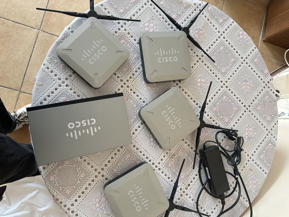 Cisco (PoE Switch + 4 Access Point) коммутатор и точки доступа 4 шт