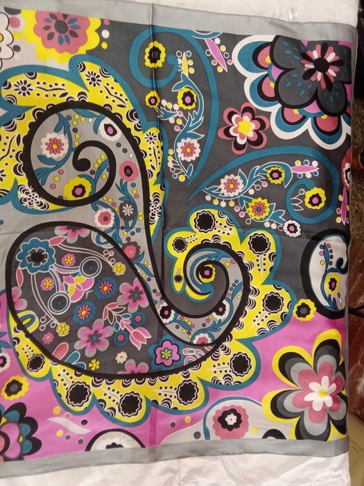 Нови копринени шалове 60/60 см - 5 евро.