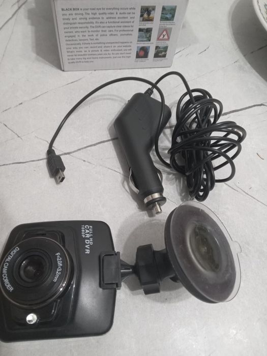 Видеорегистратор  но экран не работает не горит.