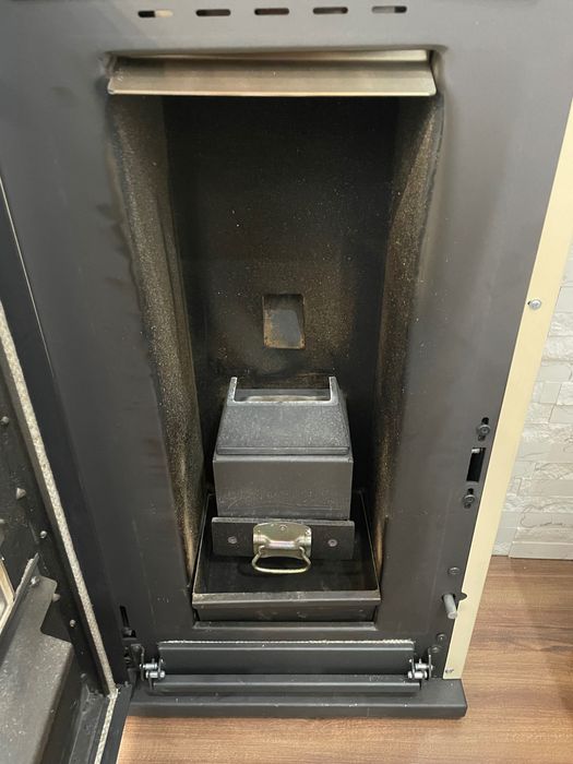 Продавам пелетна камина bisolid 16kw