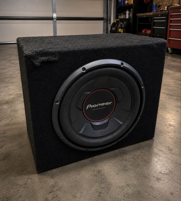 Subwoofer Pioneer 12" (30 cm) Slim .  Vând subwoofer Pioneer de 12" perfect funcțional.