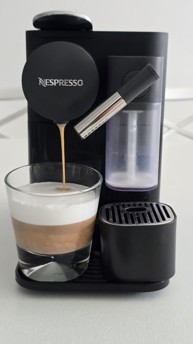 Espressor Nespresso De'Longhi Lattissima One