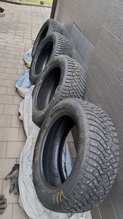 Продам зимнюю резину 265/55R20