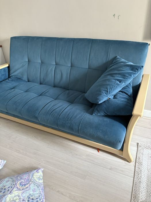 Продам диван велюровый,бирюзовый