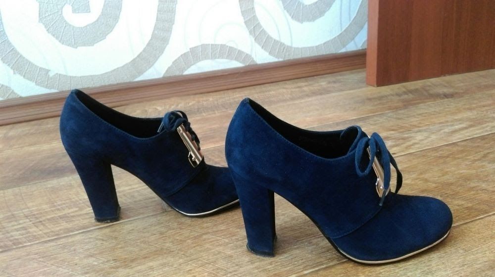 Замшевые ботильоны