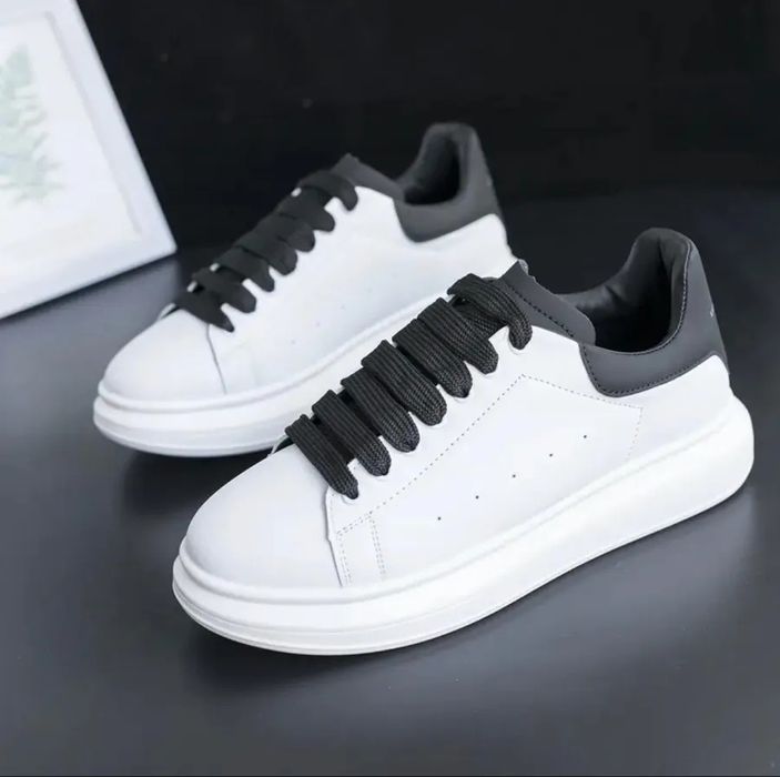 Adidasi unisex vip albi cu sireturi negre