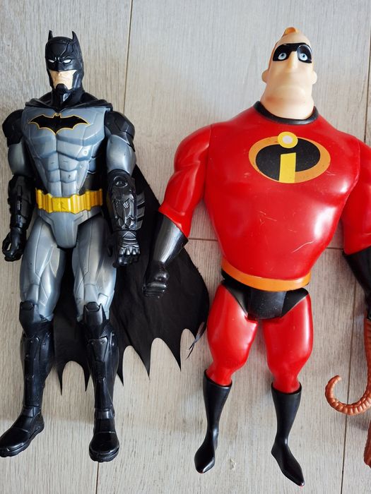 Супер герои - барман, железния човек и др.