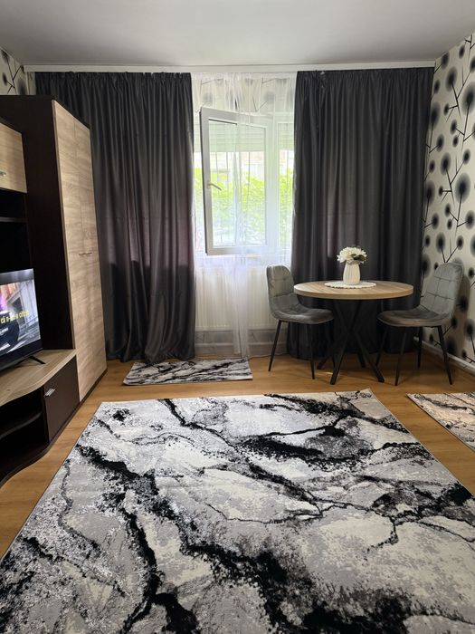 Inchiriez apartament