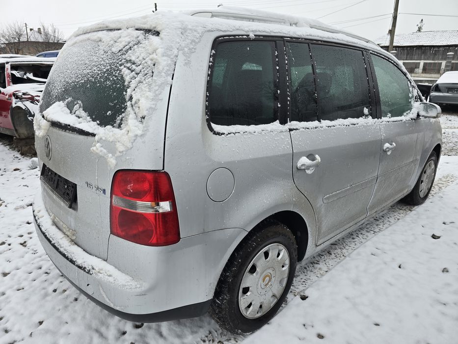 Продавам vw tuaran на части