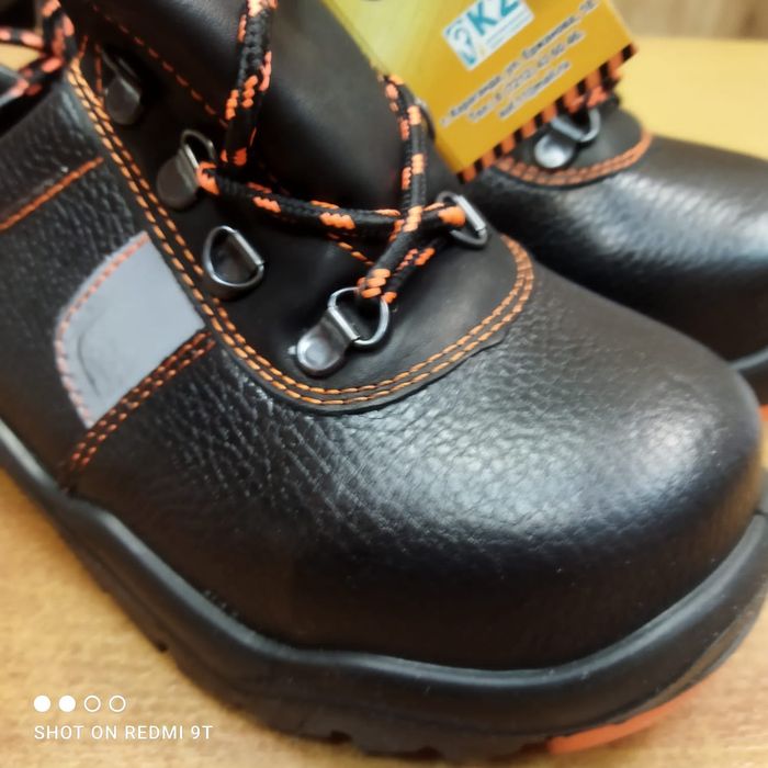 Продам новые ботинки 38