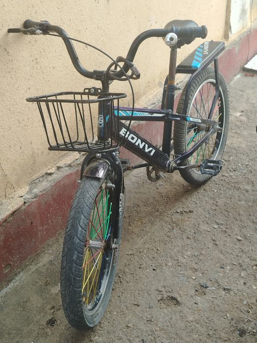 Vilasafet sotiladi   700.000