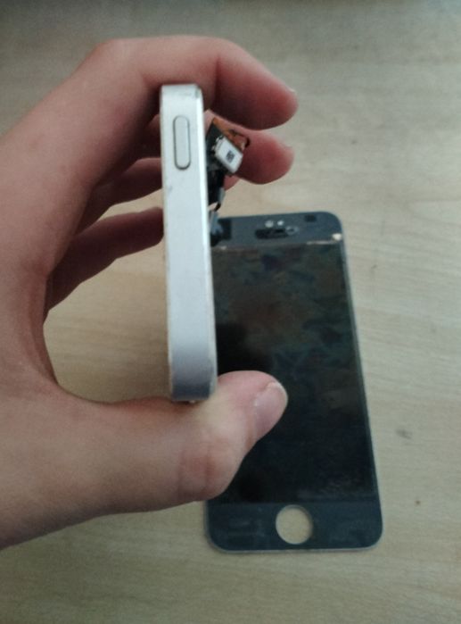 iPhone оригинален продавам на части