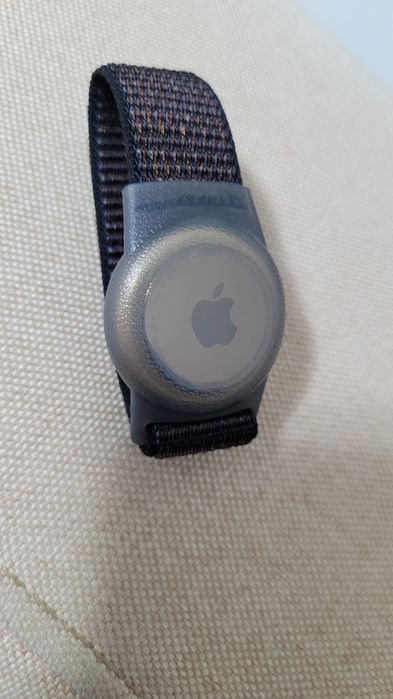 Apple Airtag si bratara copii pentru localizare