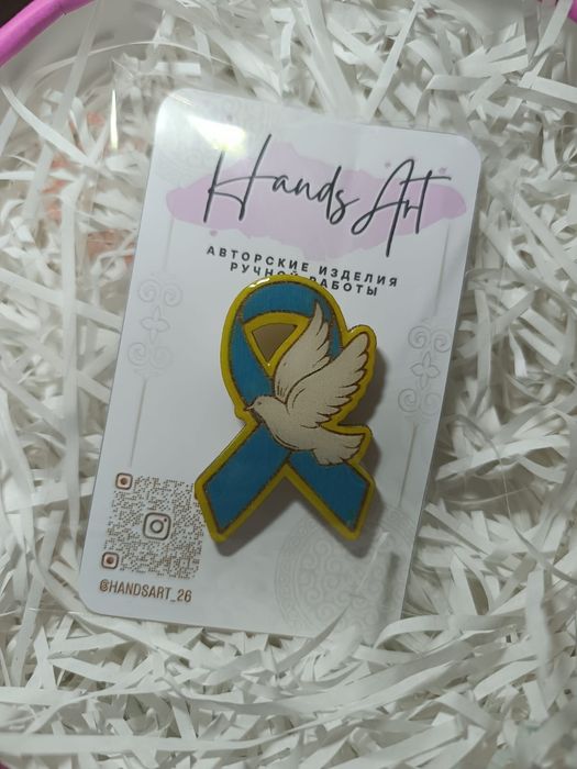 Праздничная брошь (ручная работа)