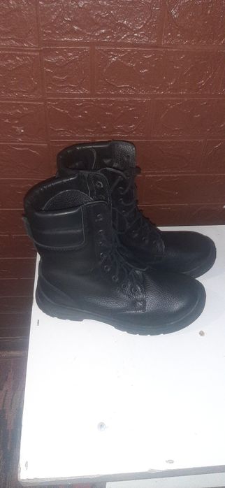 Берцы новые 39 размер зимние нос железный
