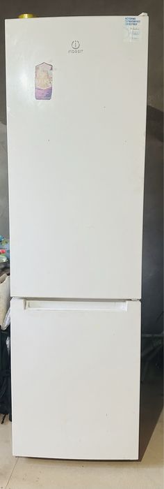 Indesit тоңазытқышы сатылады! Б/у
