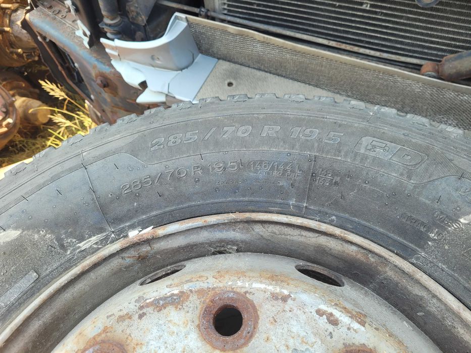 Roti jante cu 8 gauri anvelope 265/70R19.5 si 285/70r19.5