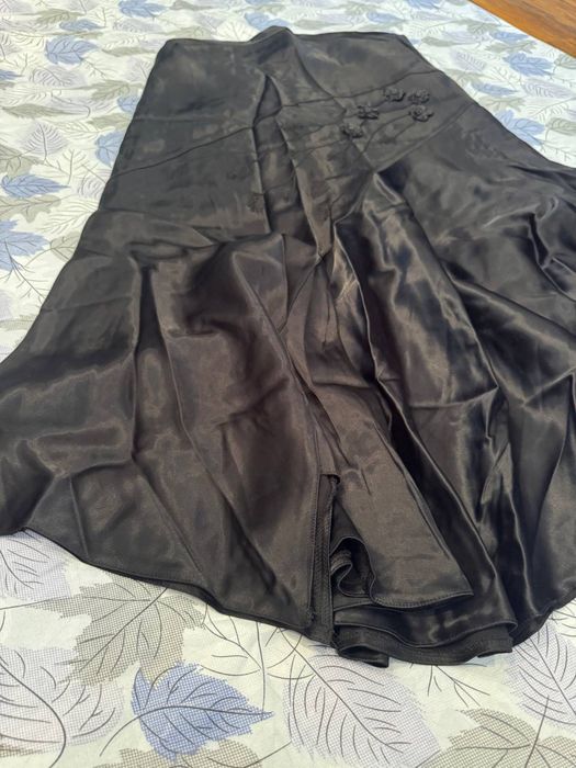 Юбка атласная черная