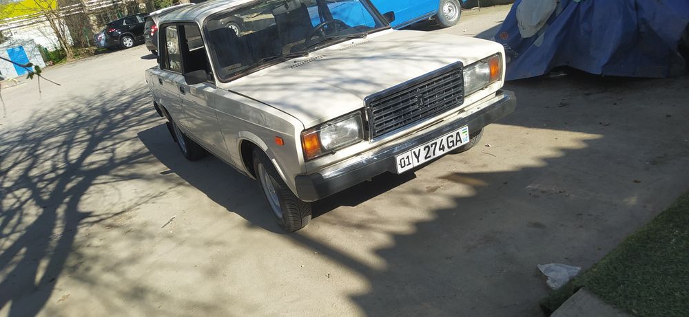 Vaz 2107. Srochna sotiladi 2000 yil radnoy kraska