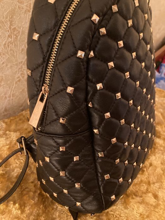 Раница с златисти кабси