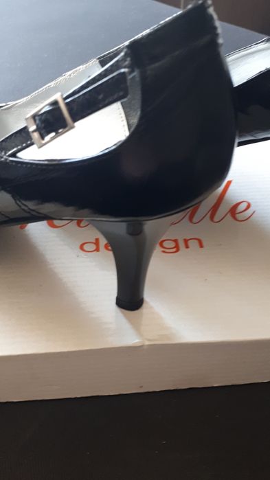 Vând pantofi piele naturală