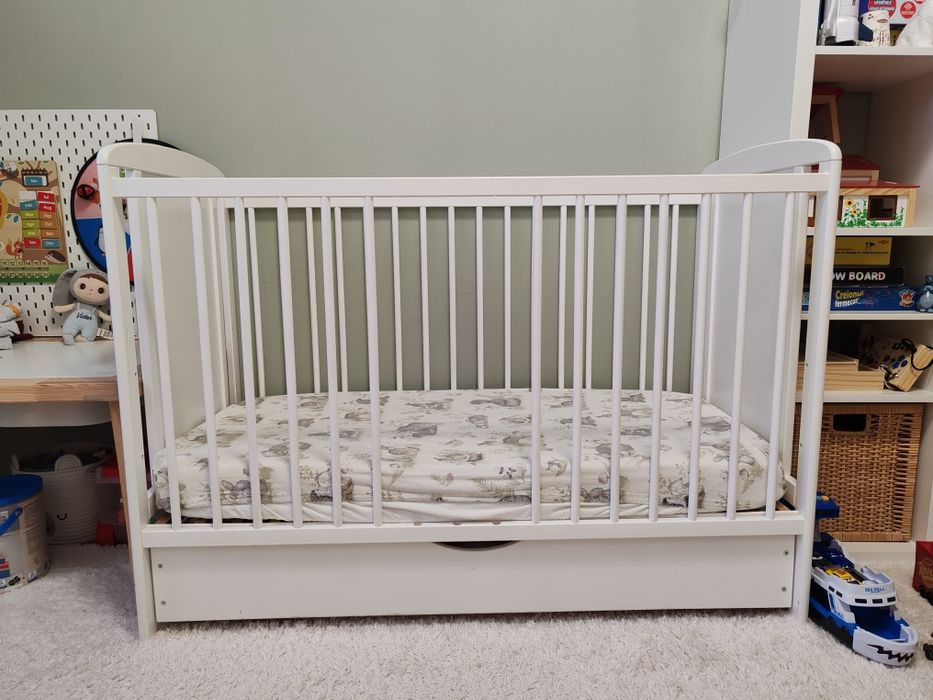 Patut din lemn alb Timmi cu sertar si bare detasabile