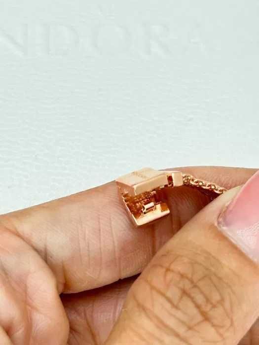 Гривна Пандора|Pandora