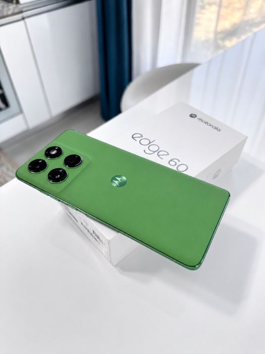Motorola Edge 60 5G, 12GB RAM, 512GB, Pantone Shamrock Green – impecabil”