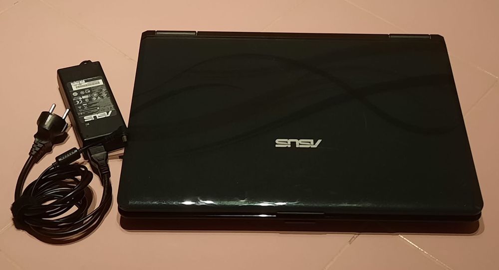 Laptop Asus 17" Ultra (pentru piese)