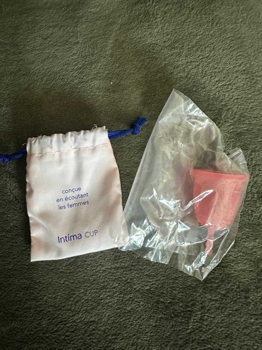 Cupa menstruala Intima