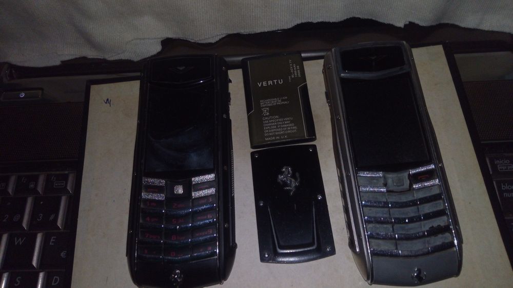 VERTU TI Ferrari 2 tel.functionale la pretul de 1300lei