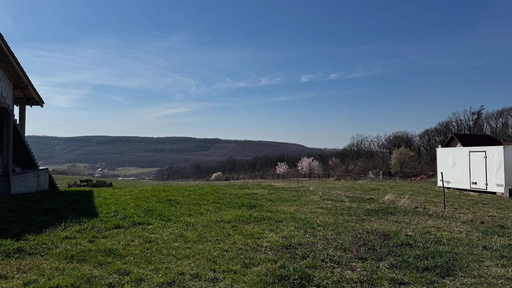 Teren intravilan de vânzare în Betfia, Sânmartin – 1.436 mp, asfalt și utilități la gard