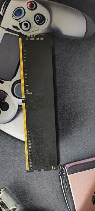 Vand 1 stick ram ddr4 de 2400mhz kingmax