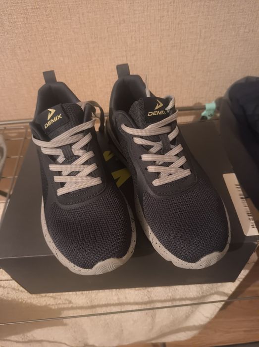 Продам кроссовки