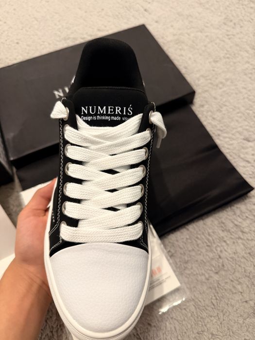 Numeris Acrylic Black