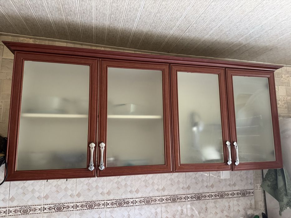 Holati yaxshi hamma narsasi ishlidi oshxona mebel