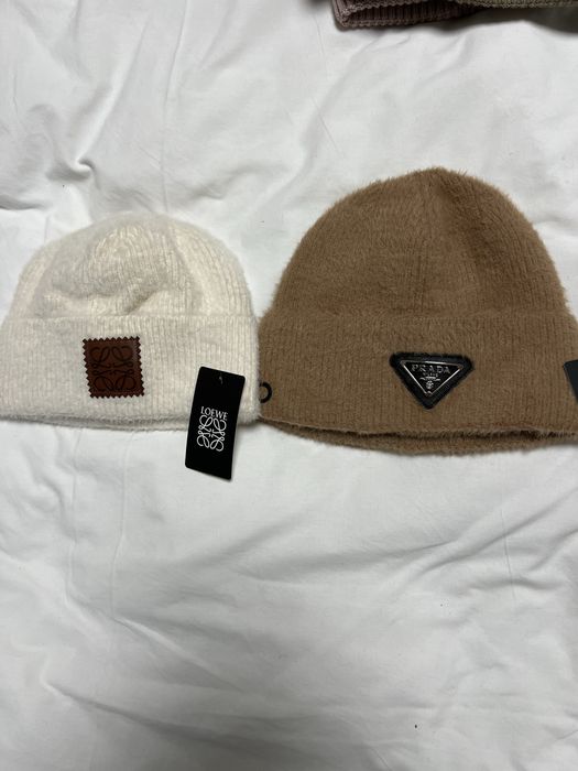 Дамски зимни шапки