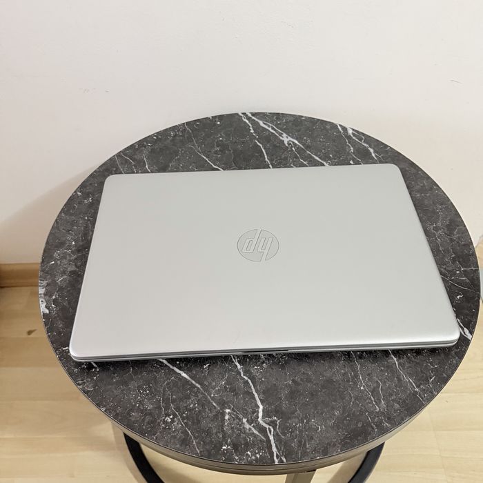 Лаптоп HP i3-1005G1 512 SSD 8 RAM