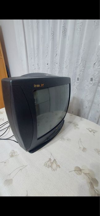 Телевизор LG с пультом