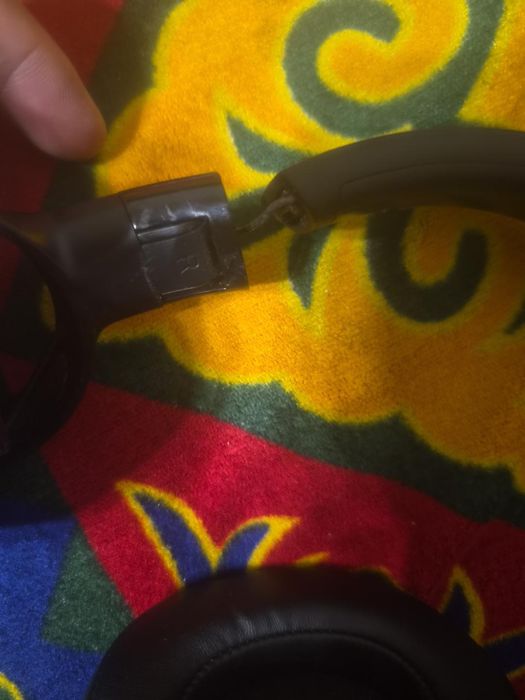 Продам JBL 720 с сломанным ушком