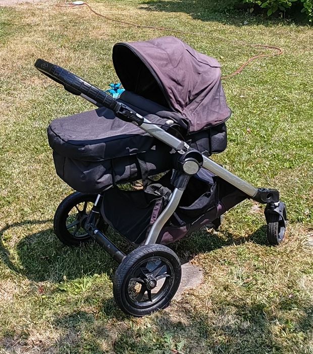 Двойна количка за породени деца или близнаци. + кош за новородено