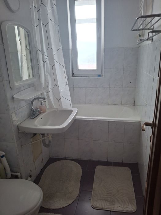 Inchiriez sau [ Vand ]apartament doua camere zona centrala