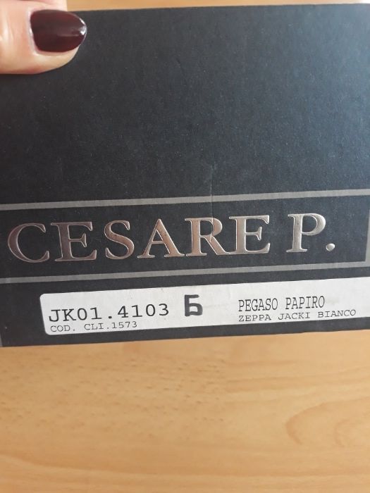 Дамски обувки Cesare Paciotti, купувани от Pepina M