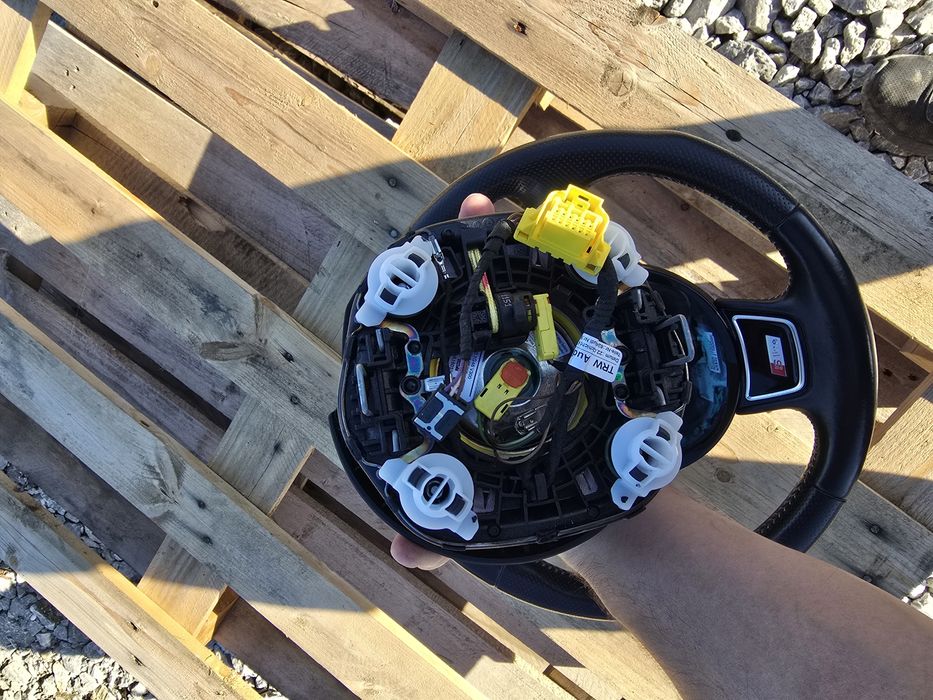 Продавам волан за ауди а3 а4 а8 Q5 i др модели става