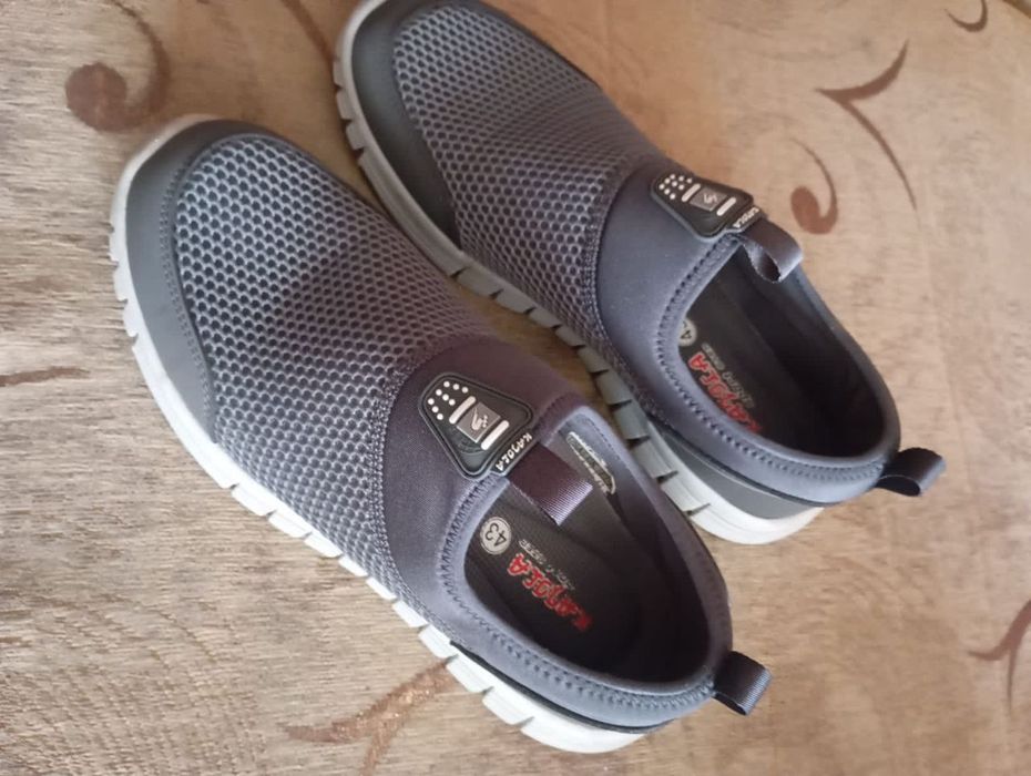 продам кроссовки