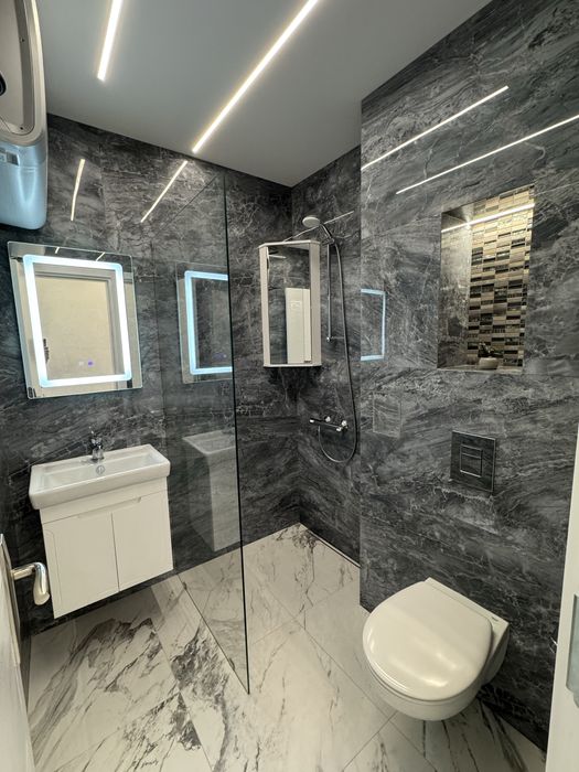 Продавам луксозен двустаен апартамент в Panorama Park East