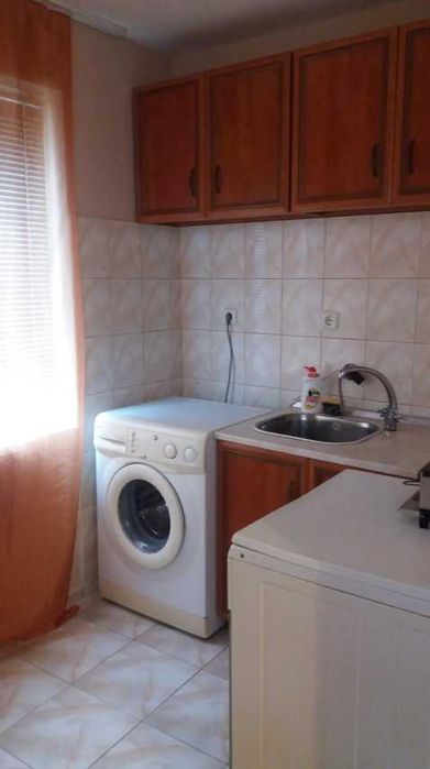 Дава се под наем Двустаен апартамент в Бургас, Изгрев - 50 кв.м за 135 € - Снимка #3